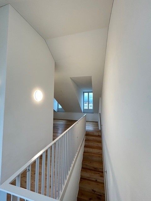 Moderne 2.5-Zimmer-Dachwohnung im Neubau – Kirchstrasse 20, Glarus - Bild 5