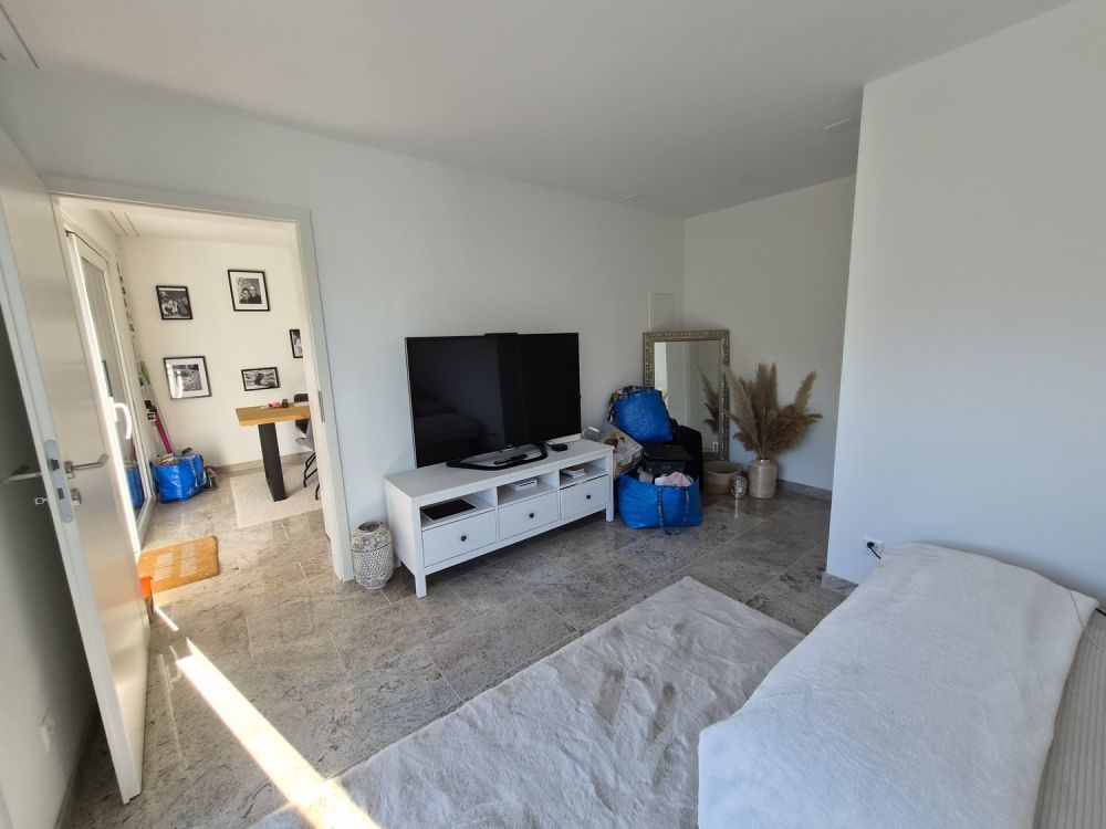 Wunderschöne, Sonnenverwöhnte, neue 2,5 Zi.Wohnung, grosse Terrasse, WM/Tumbler, Granitböden uvm. - Bild 12
