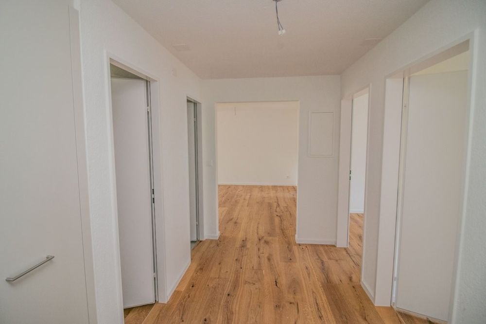 Erstbezug nach Sanierung: Familienwohnung im Zentrum von Oberuzwil - Eingangsbereich
