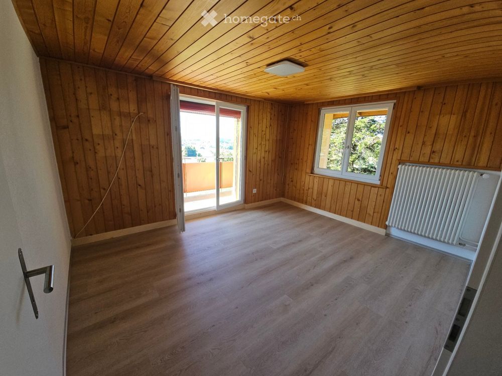 3 Zimmerwohnung mit brandneuen Böden, Küche und Badezimmer! - Bild 4