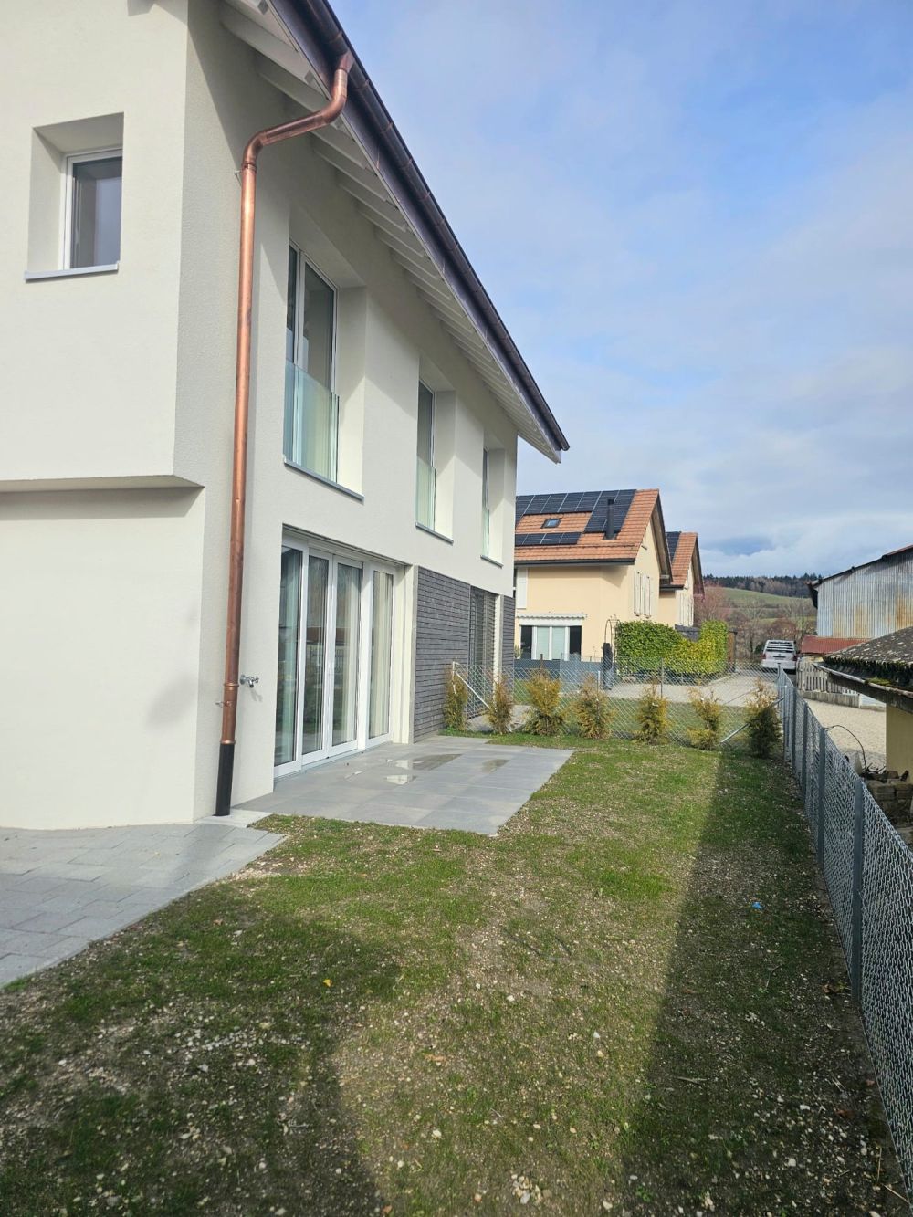 Appartement moderne de 2,5 pièces à Burtigny avec terrasse et jardin - Bild 1