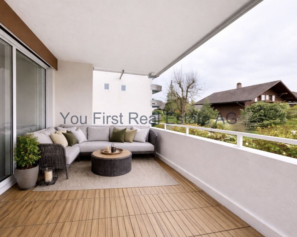 Stilvoll renovierte 3.5-Zimmerwohnung im Erstbezug mit Balkon und Gar - Terasse mit Markise und freiem Ausblick ins Grüne