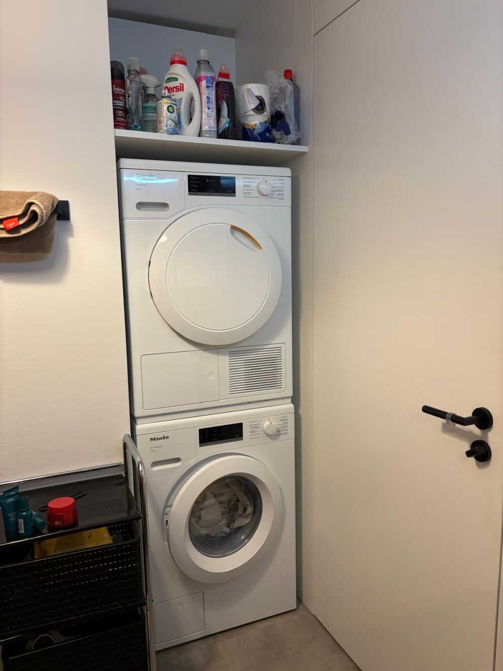 Moderne 2.5-Zimmer-Wohnung mit Balkon und Garage in Menzingen - Bild 9