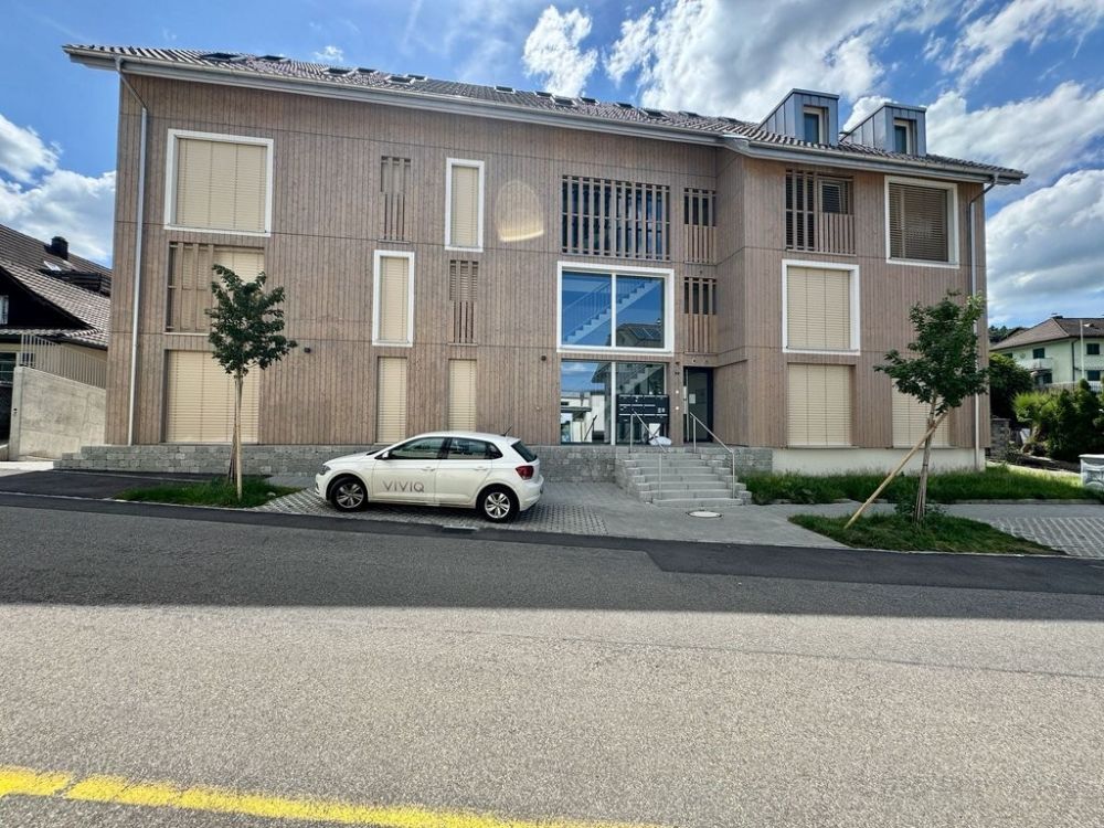 GROSSZÜGIGE MAISONETTE WOHNUNG IN MENZIKEN ZU VERMIETEN - Bild 1