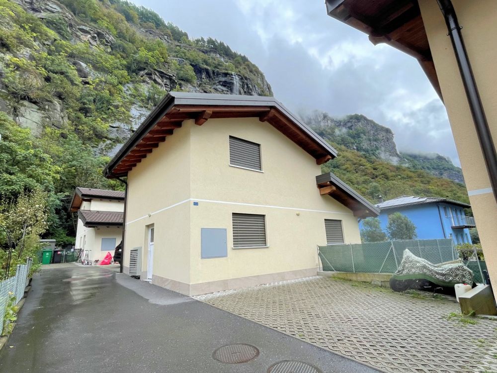 Nuova villetta unifamiliare con giardino a soli 5 minuti da Biasca - Bild 3