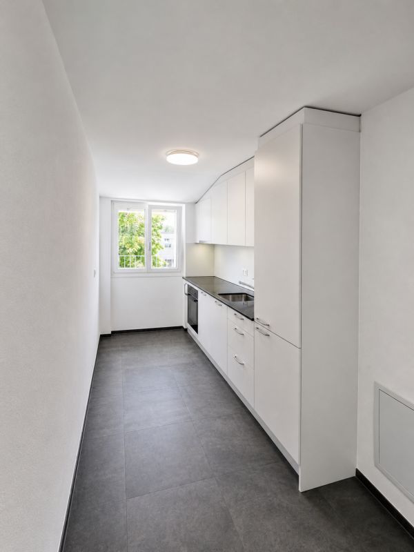 Frisch renovierte Dachwohnung nach umfassender Liegenschaftssanierung - Bild 2