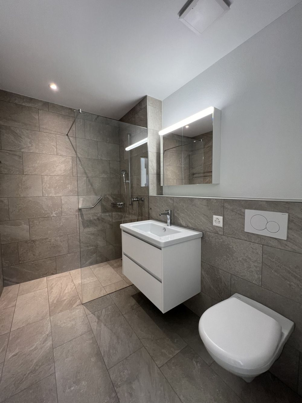 3.5-Zimmer-Seniorenwohnung in Bubendorf zu vermieten - 06.3 Badezimmer