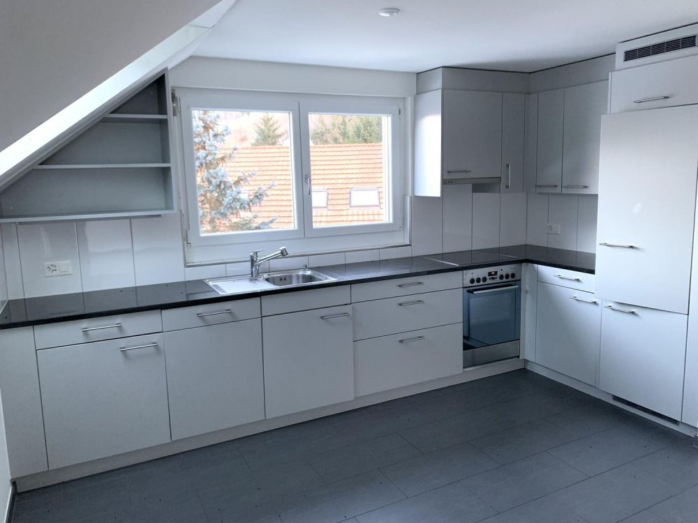 Ruhig gelegene 5.5-Zimmer-Maisonette-Wohnung in Bahnhof-Nähe - Küche