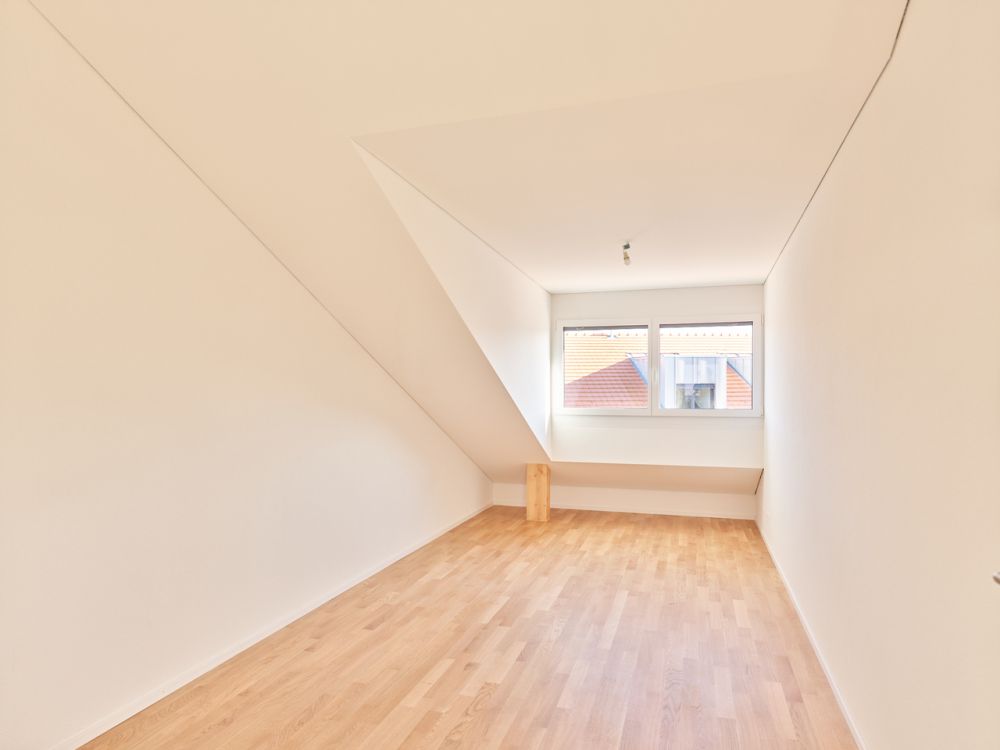 Schönes 3.5-Zimmer-Dachgeschoss mit großer Glasfront auf einem geschützten Balkon - Bild 5