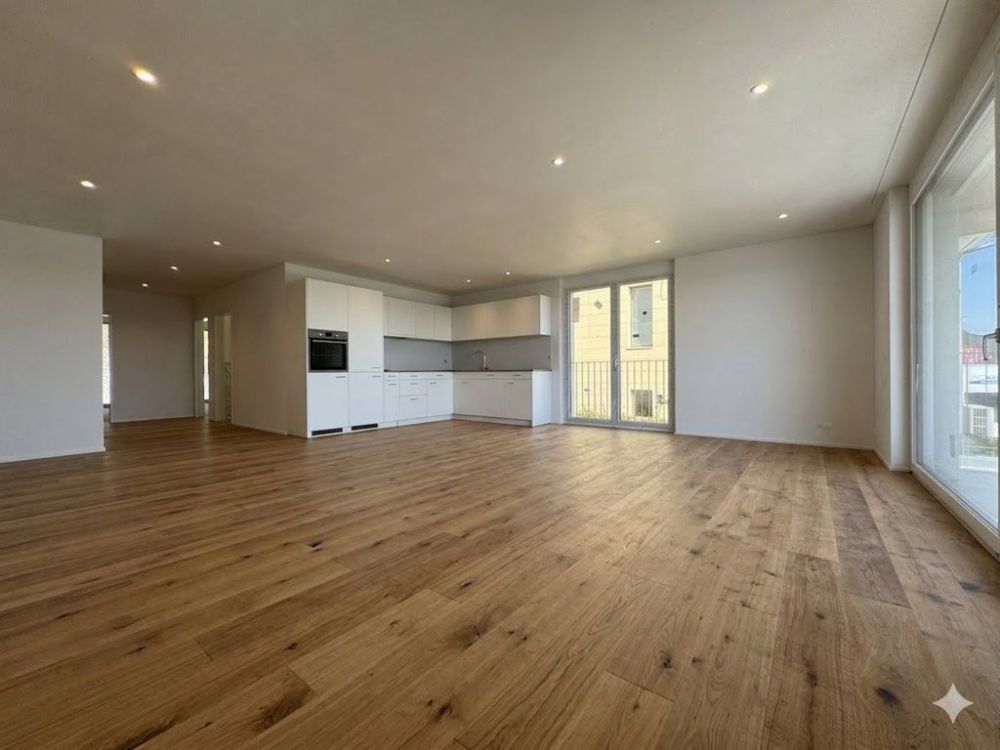 ERSTBEZUG - MODERNE UND LICHTDURCHFLUTETE 4.5 ZIMMERWOHNUNG - Bild 2