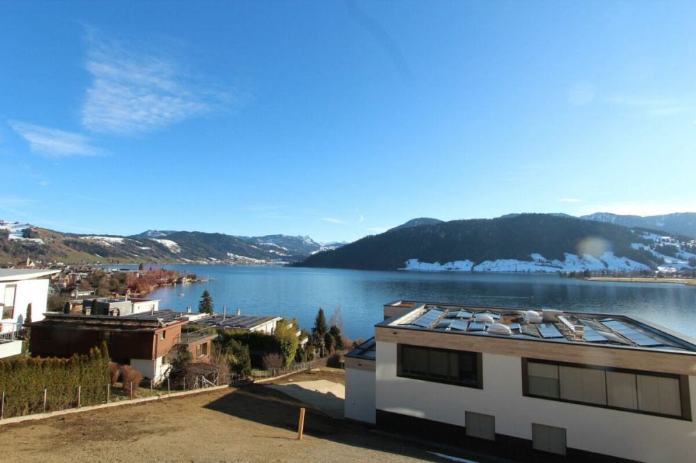 EIN JUWEL ÜBER DEM SEE: 3.5-Zimmer-Luxus-Neubauwohnung mit spektakulärem Panorama auf See und Berge - Bild 1