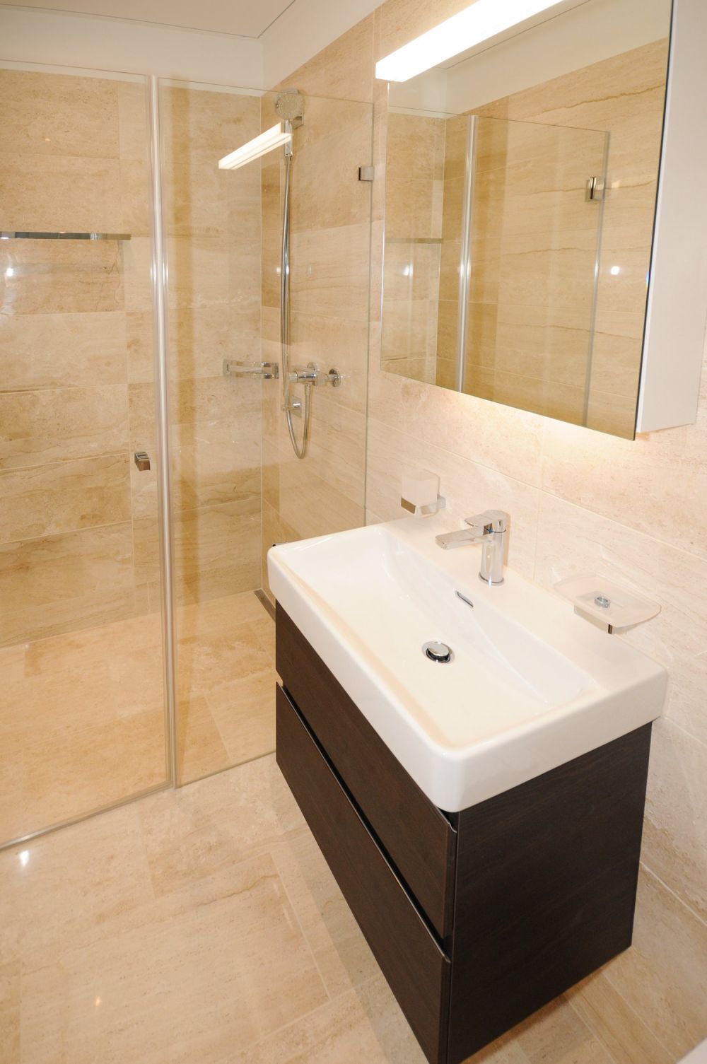 Luxus Wohnung im 1. OG mit Balkon und Weitsicht bis in die Alpen - Bild 5