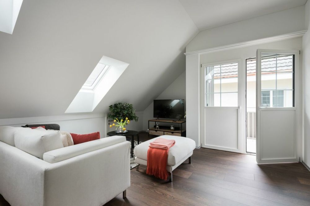 Moderne Dachwohnung mit Neubaucharakter - Bild 1