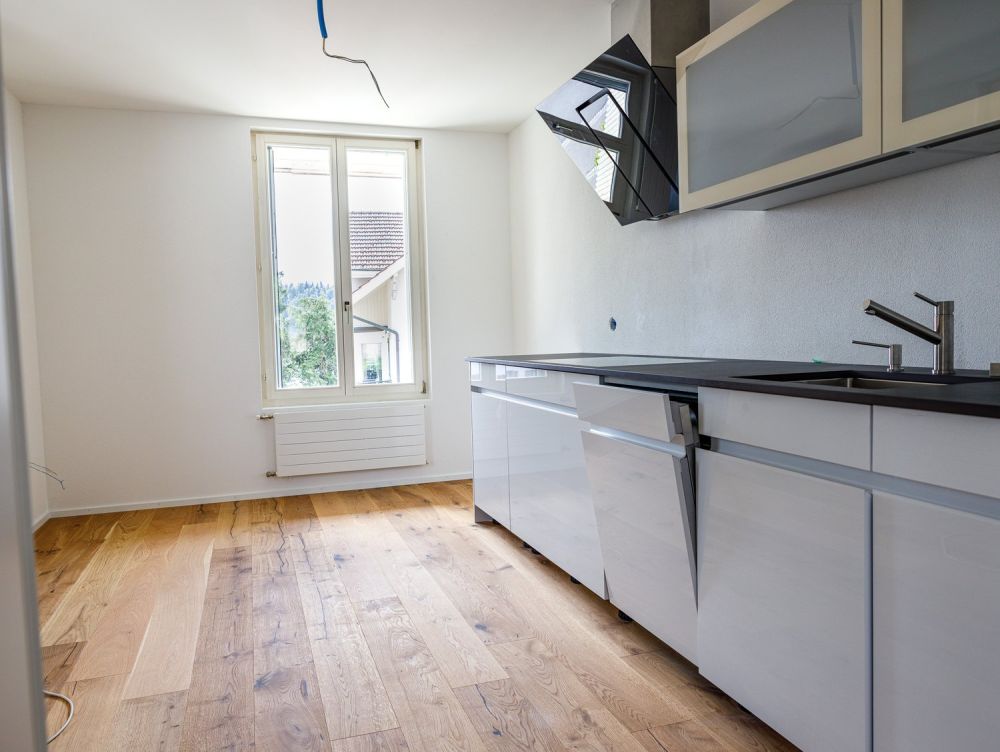 Erstvermietung nach Totalsanierung – Helle 4-Zimmer-Wohnung im Obergeschoss - Bild 1