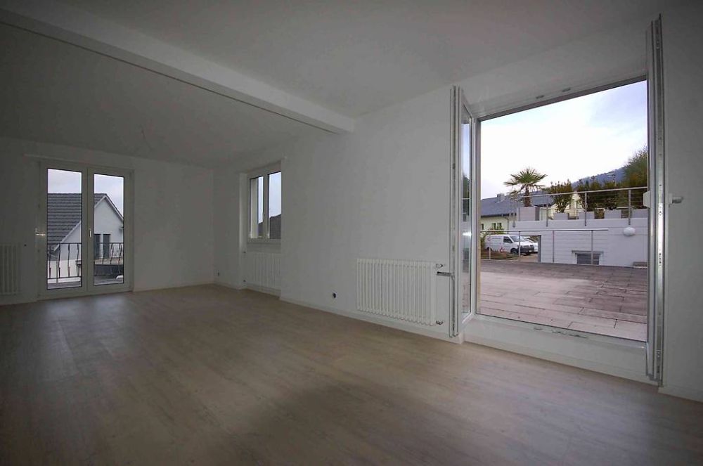 Helle, 4.5-Zimmer Whg mit 100 m2 Terrasse + 3 Garagenplätzen - Bild 4