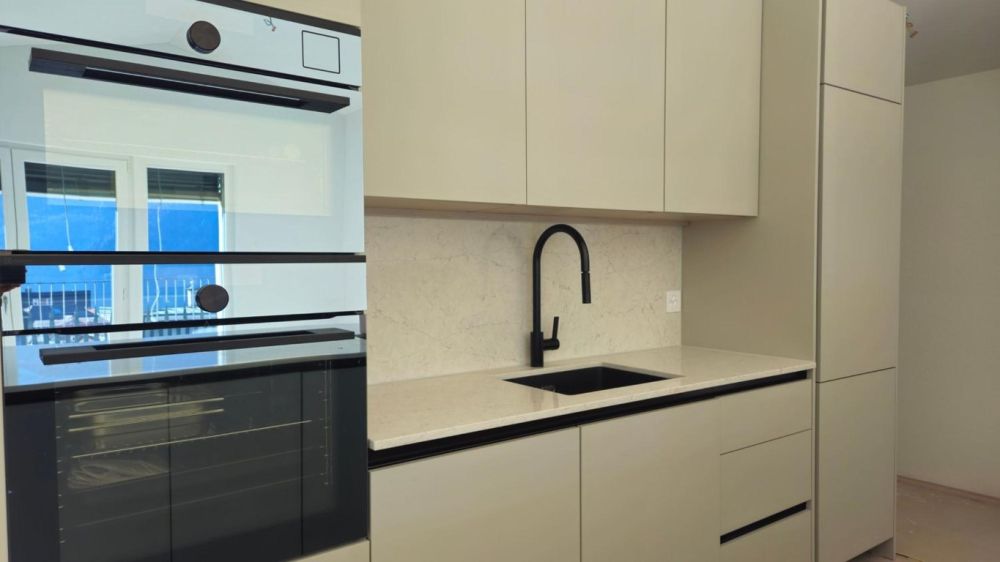 Helle, neue luxuriöse 2½ Zimmer Wohnung (H2) EG mit grossem Sitzplatz - Bild 9