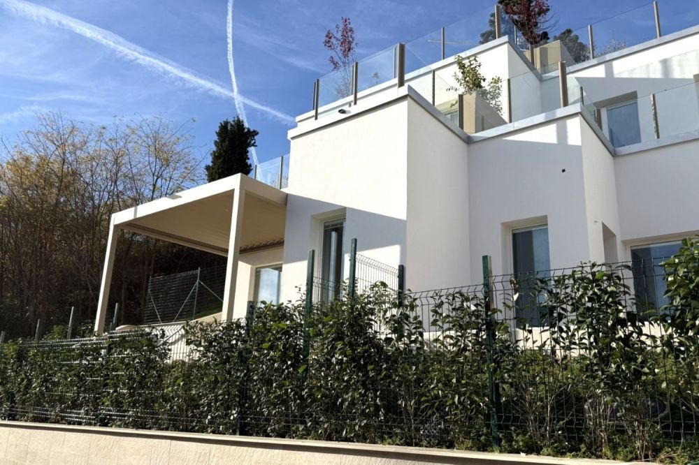 Moderne neu gebaute Villa - Bild 5