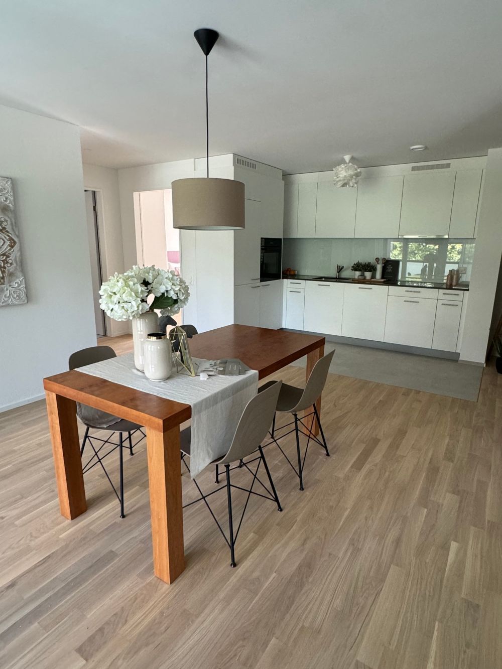 Top moderne 3,5-Zimmer-Whg (1.OG) mit Loggia, Lift + eigenem Waschturm - Bild 6