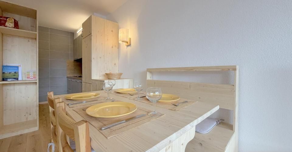 Magnifique grand studio avec alcôve au coeur de la station - Appartement meublé 1.5 pièces - image - 3