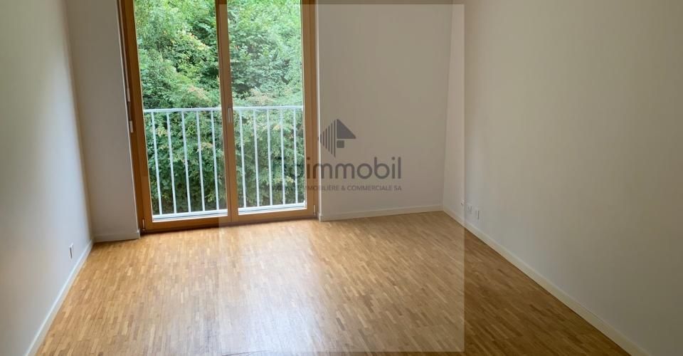 MAGNIFIQUE APPARTEMENT PROCHE DE TOUTES LES COMMODITES - Appartement 4.5 pièces - image - 3