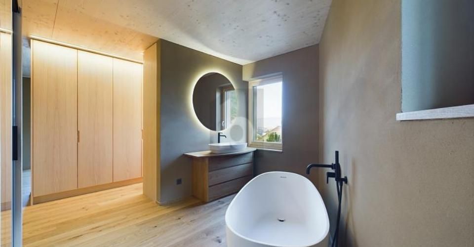 GEWALTIGES WOHNERLEBNIS AUF HÖCHSTEM NIVEAU - Appartement terrasse 3.5 pièces - image - 2
