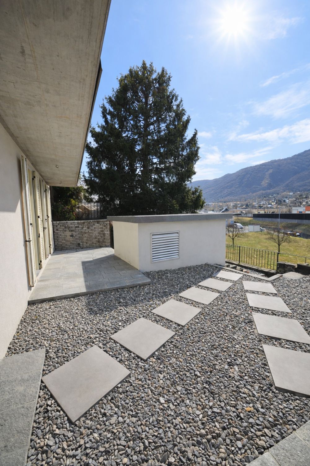 TAVERNE â 2.5 LOCALI CON GIARDINO, LUCE E TRANQUILLITÃ - Bild 1