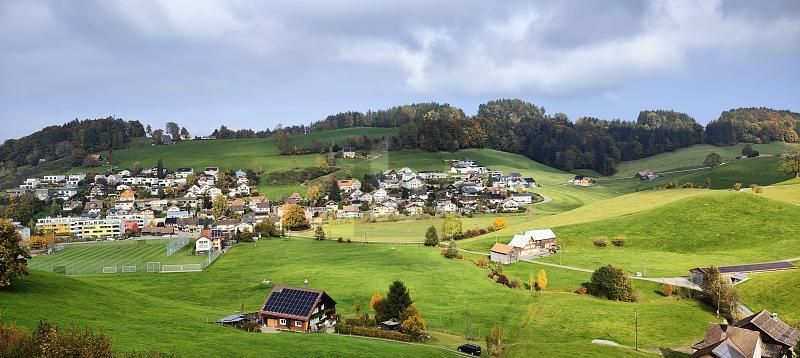 MODERN UND KOMPLETT SANIERT - Attique 5.5 pièces - image - 5