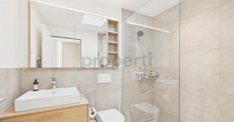 Moderne 3.5-Zimmer-Möblierte Wohnung mit 2 Balkonen, mit See- und Bergsicht in Pfäffikon ZH - Appartement meublé 3.5 pièces - image - 7