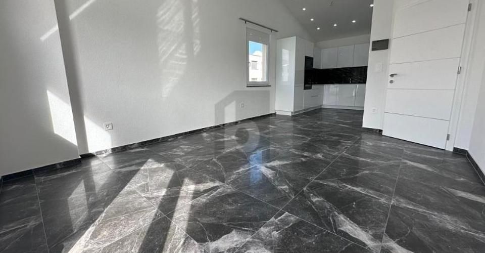 GROSSZÜGIG MIT SCHÖNER TERRASSE - Attique 3.5 pièces - image - 2