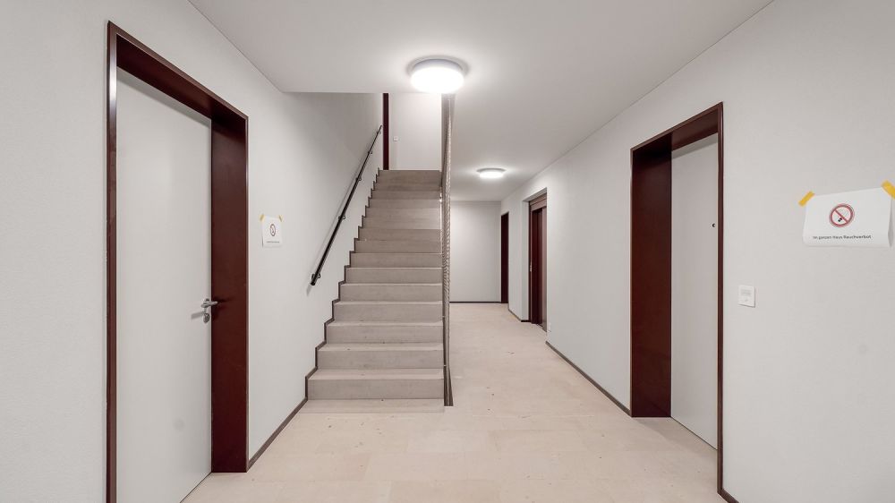 Exklusive Attika-Maisonette mit Panoramablick und privatem Garten - HIROKI Treppenhaus