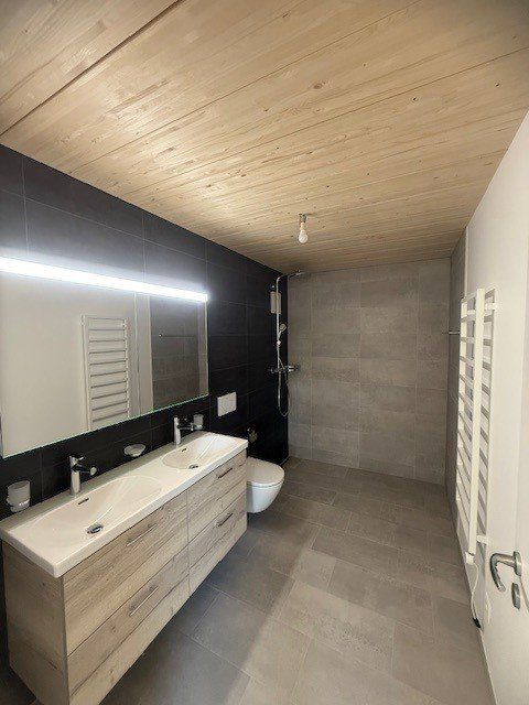 A louer, magnifique logement de 5.5 pièces dans une ferme rénovée - salle de bains parentale