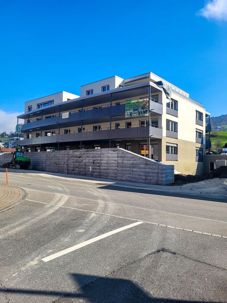 Moderne 3.5-Zimmer-Neubauwohnung mit Balkon in Gommiswald - Bild 1