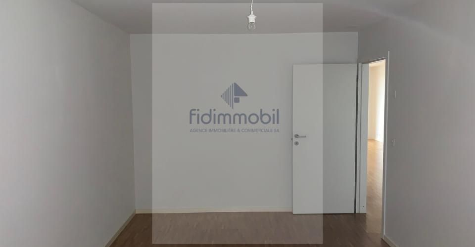 MAGNIFIQUE APPARTEMENT PROCHE DE TOUTES LES COMMODITES - Appartement 4.5 pièces - image - 6