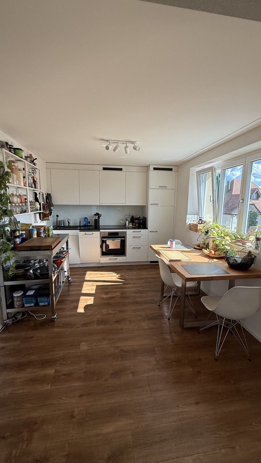 Moderne 2.5-Zimmer-Wohnung (57 m²) mit Balkon und ruhiger Lage, 10 Min. zu Oerlikon - Bild 2
