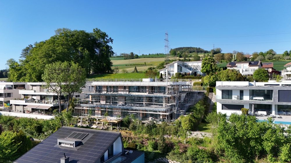 Luxuriöse Neubau-Attikawohnung mit traumhafter Seesicht - Drohnenaufnahme