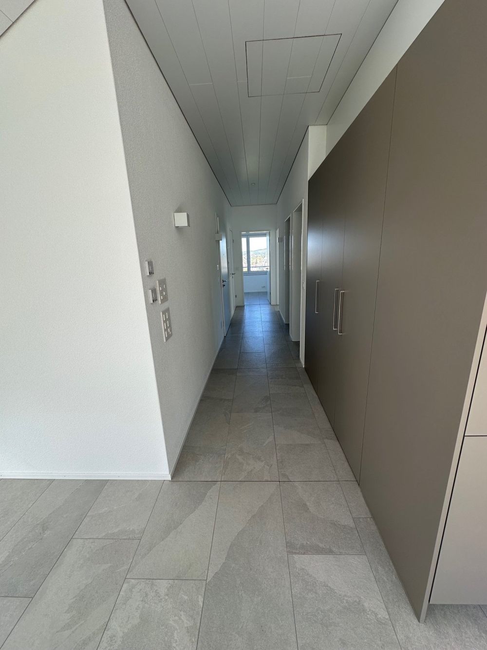 Moderne 4.5-Zimmer-Neubau-Attikawohnung mit Balkon in Reinach - Bild 7