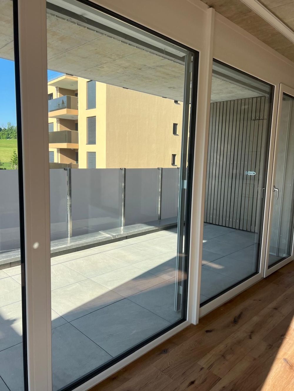 Ab 1.12. - 80 m2 grosse, tolle 3.5 Zi Wohnung mit 17 m2 Terrasse/Balkon - Bild 1