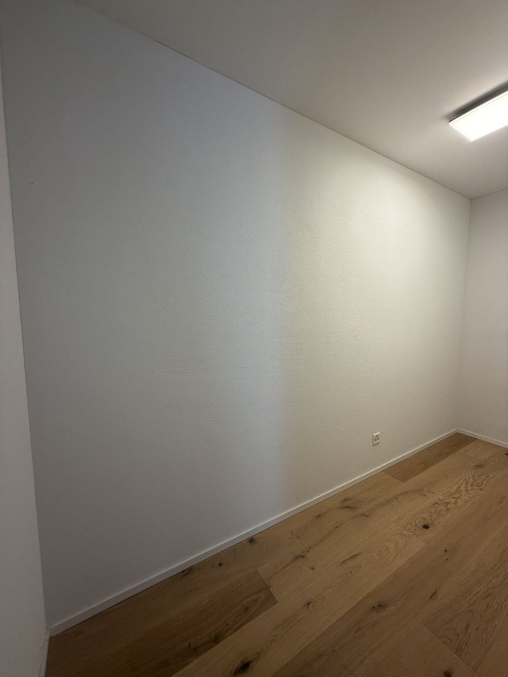 Attraktive 3½ Zimmerwohnung Attika im steuergünstigen Bäch SZ - Abstellraum