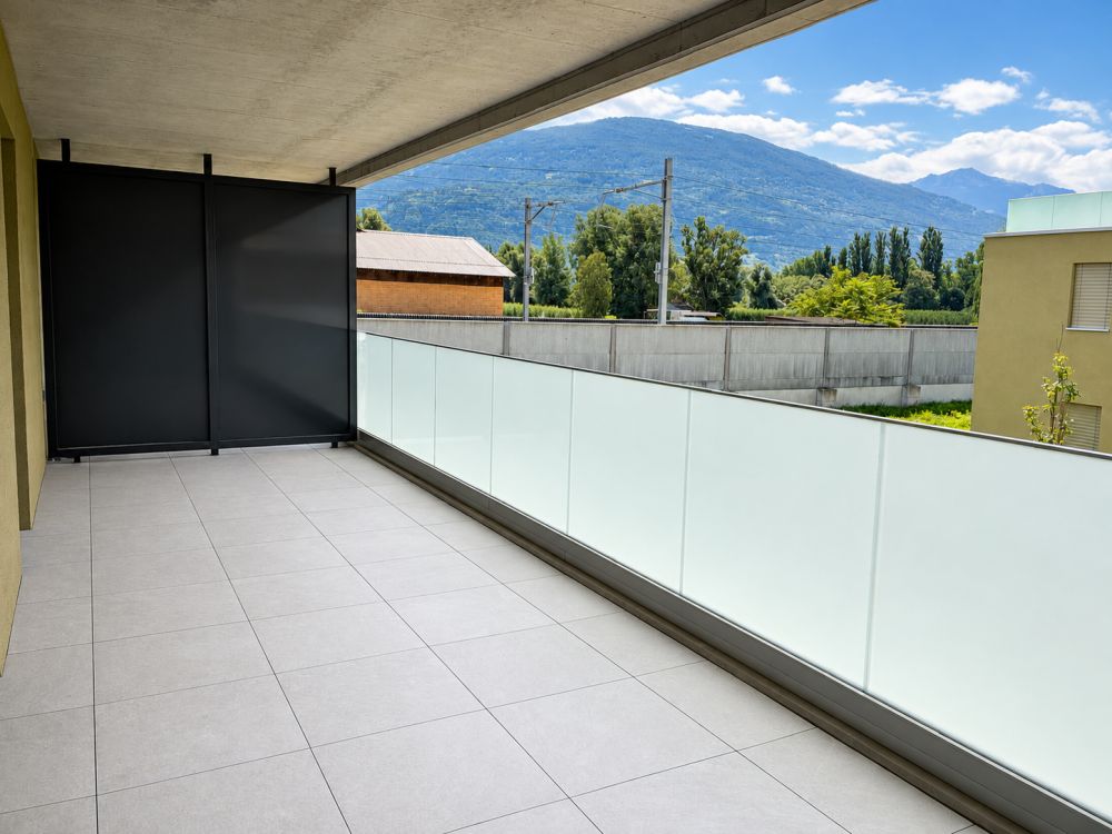 1er étage – Neuf – Places de parc intérieure – Grand balcon - Bild 1