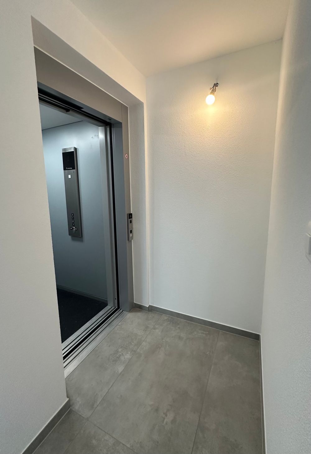 Exklusives Attika-Wohnerlebnis – direkter Liftzugang, spektakuläre Aussicht und grosszügige Terrasse - Bild 3