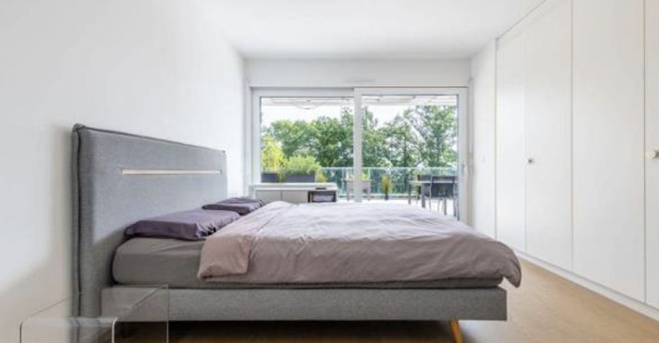 SUPERB APARTMENT OF ARCHITECT ON TOP FLOOR WITH LARGE TERRASSE - Appartement meublé - image - 3
