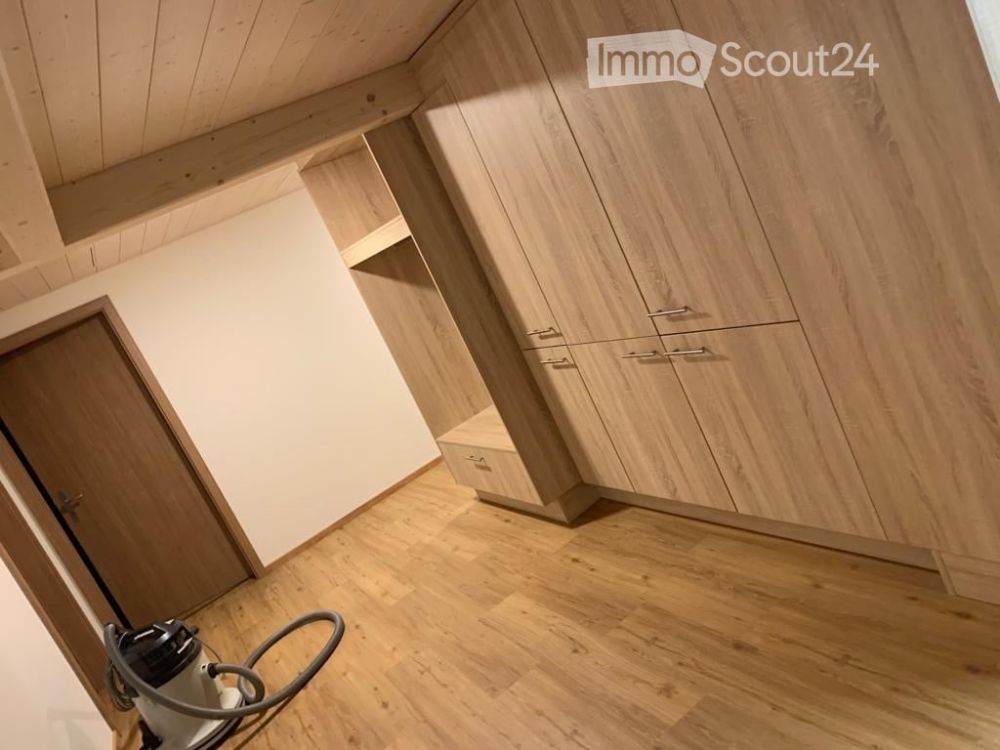 zu vermieten: 4.5-Zimmer-Wohnung, 2. OG - Bild 2