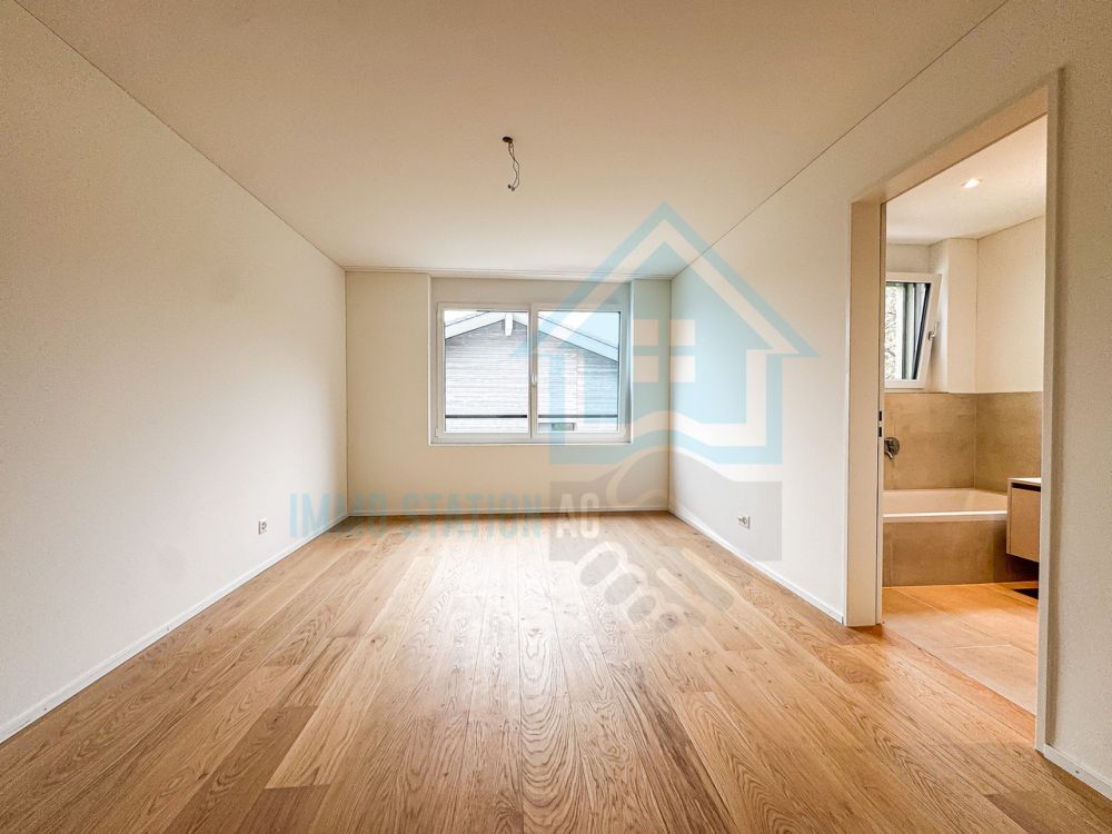 Erstvermietung in Muhen - Modernes Doppeleinfamilienhaus mit höchstem Wohnkomfort - Zimmer 2 mit en suite Bad (1. Obergeschoss)