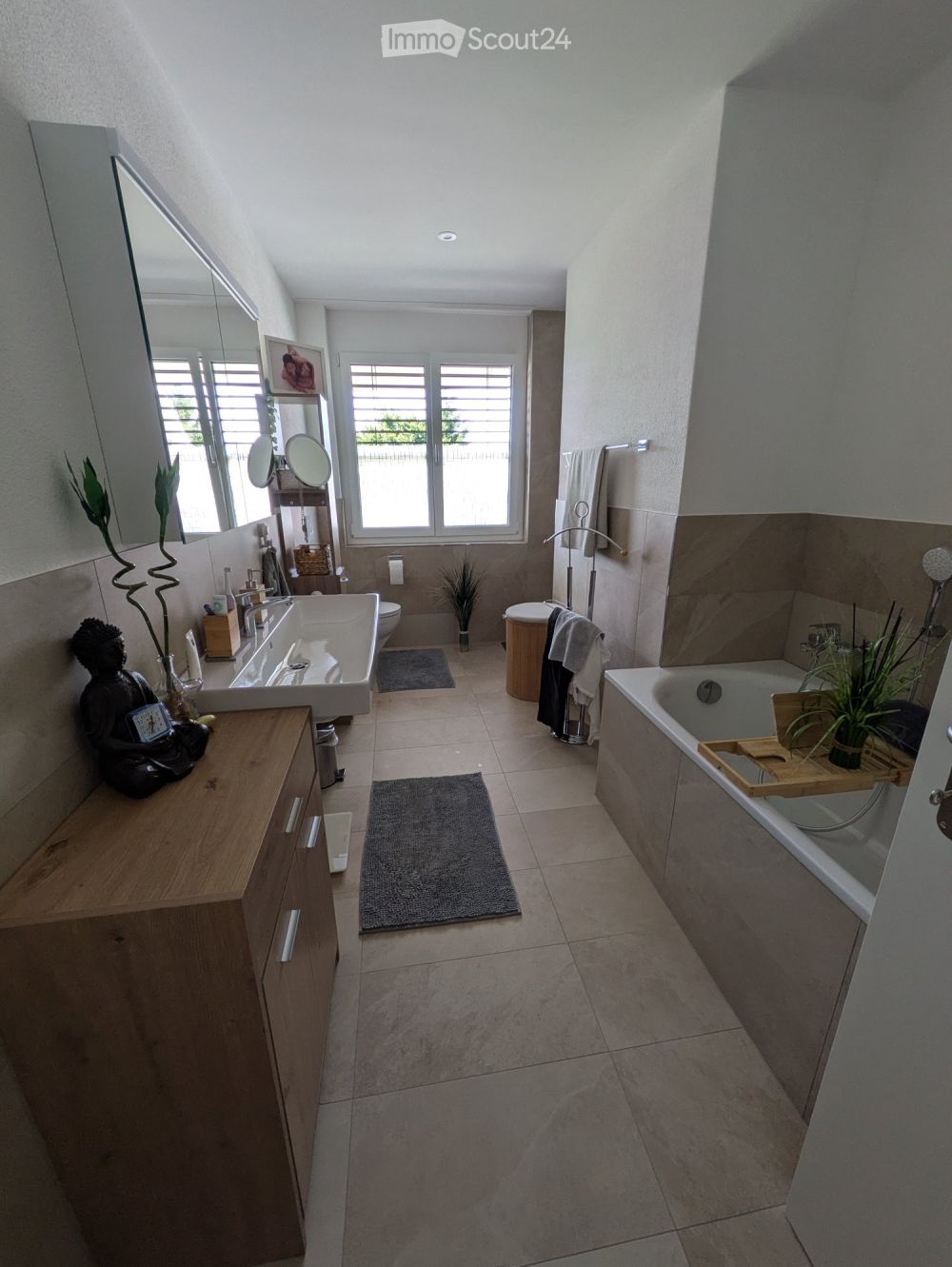 Modernes 5.5-Zimmer-Einfamilienhaus, ruhige Lage, idyllisches Flair mit Bergblick - Bild 3