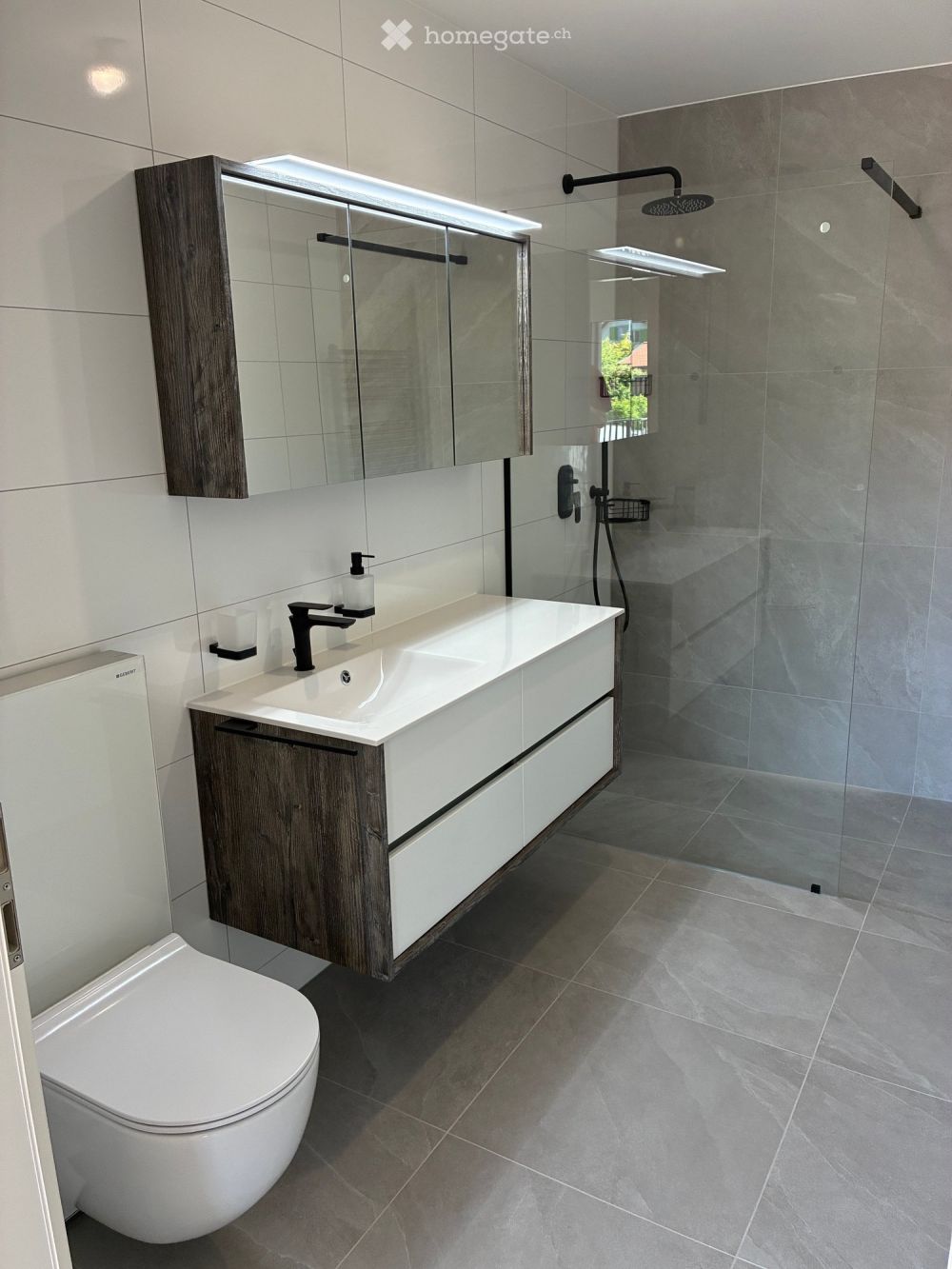 Appartement neuf exclusif de 2,5 pièces avec grand balcon et vue magnifique à Tatroz - Bild 12