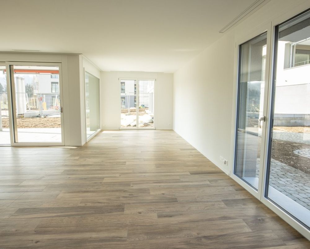 Grosszügige, helle Wohnung mit Sitzplatz und eigener Waschküche - Zimmer