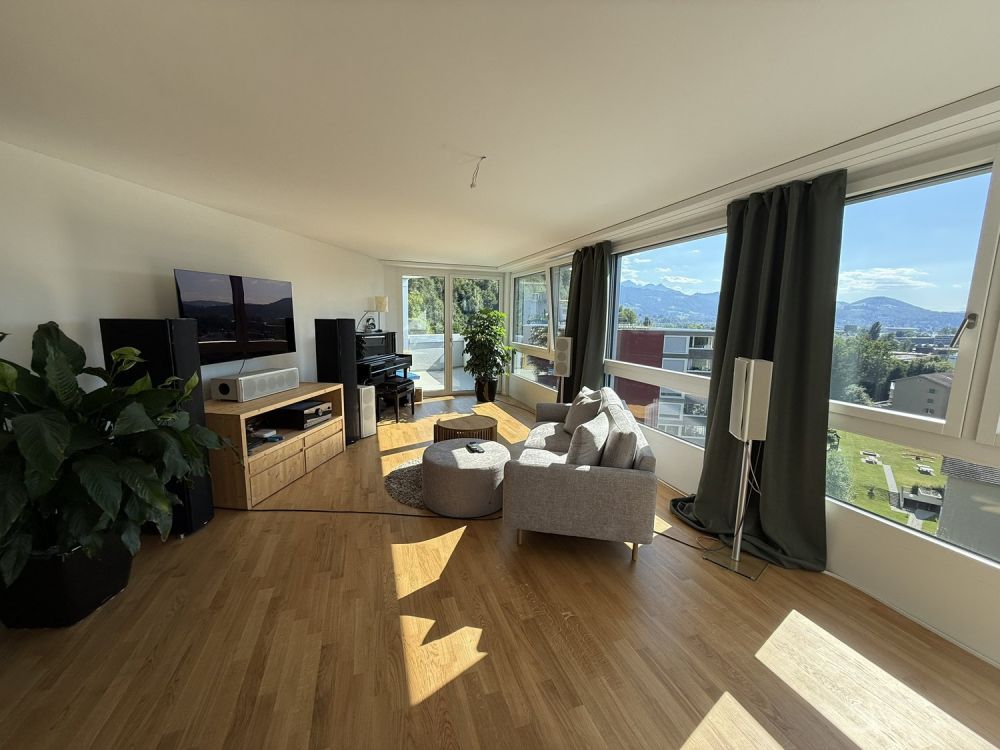 BEFRISTET: Möblierte 4.5-Zimmer-Wohnung mit Dachterrasse und Aussicht in Luzern - Bild 4