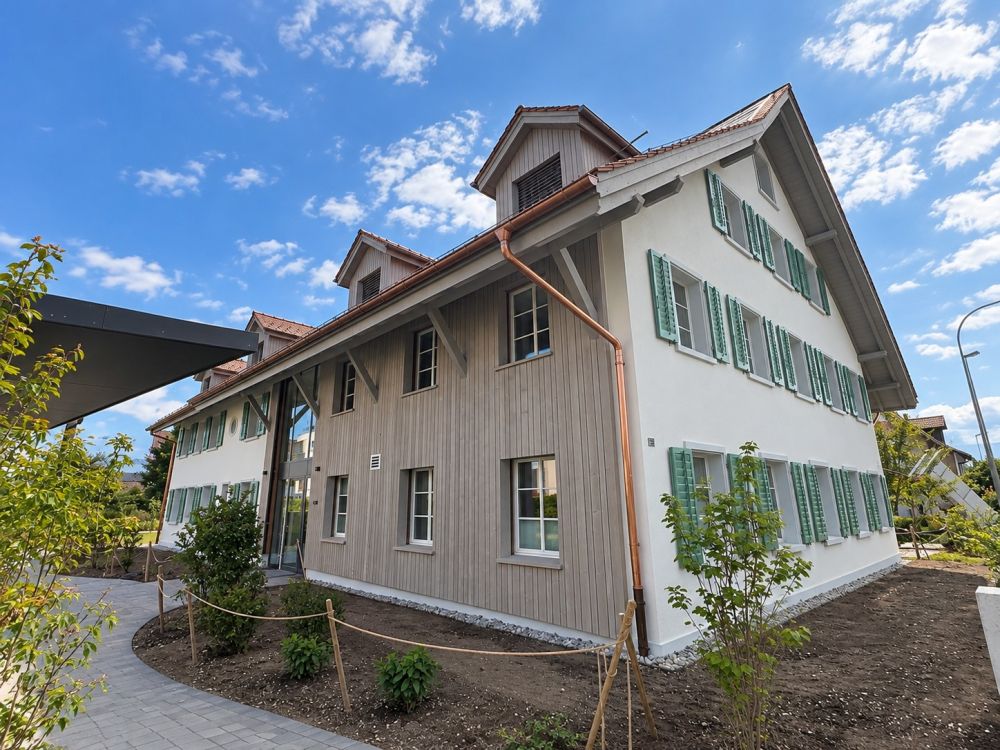 Moderne Wohnung mit hochwertigem Ausbau und hellen Räumen in Nürensdorf - Bild 1