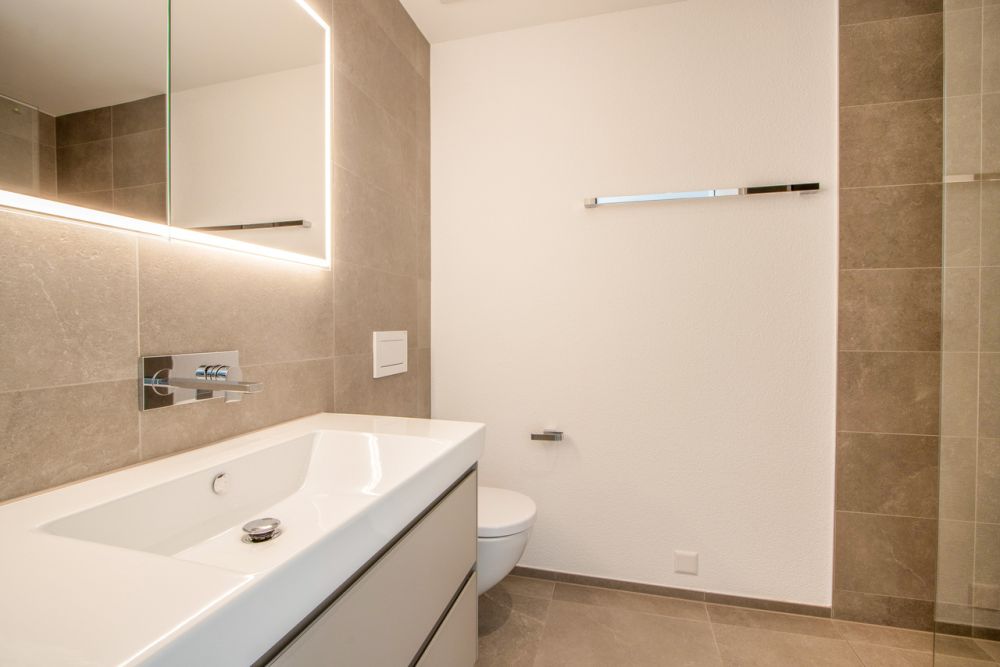 Traumhafte 4.5-Zimmer Erdgeschosswohnung in unmittelbarer Seenähe! - Badezimmer 1