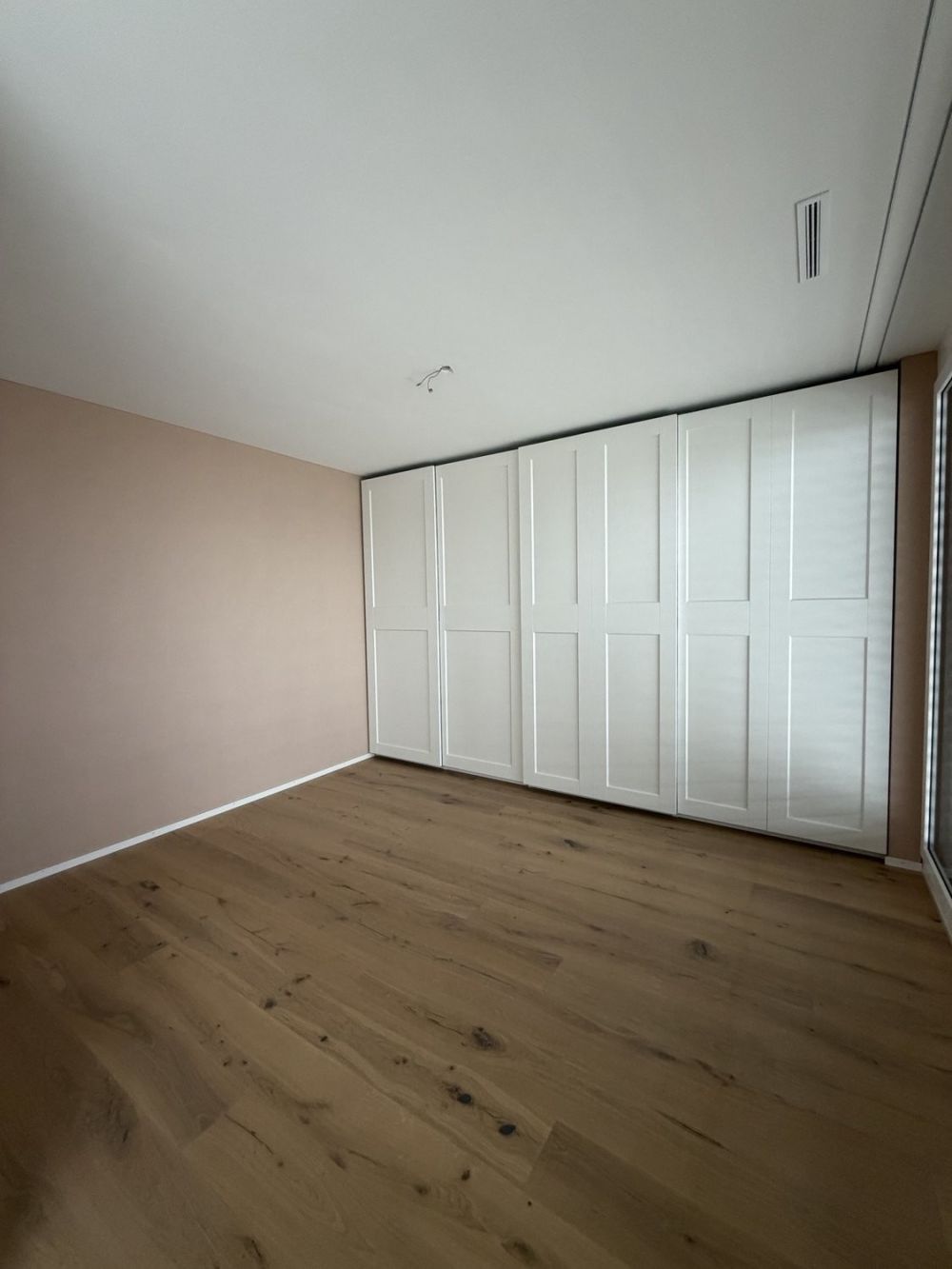 Attraktive 3½ Zimmerwohnung Attika im steuergünstigen Bäch SZ - Schlafzimmer 1